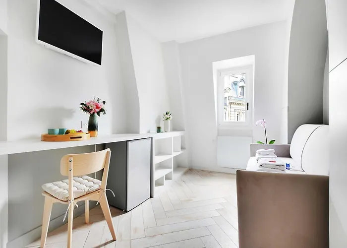 Newly Renovated 2p- Elysee St-honore Apartment *