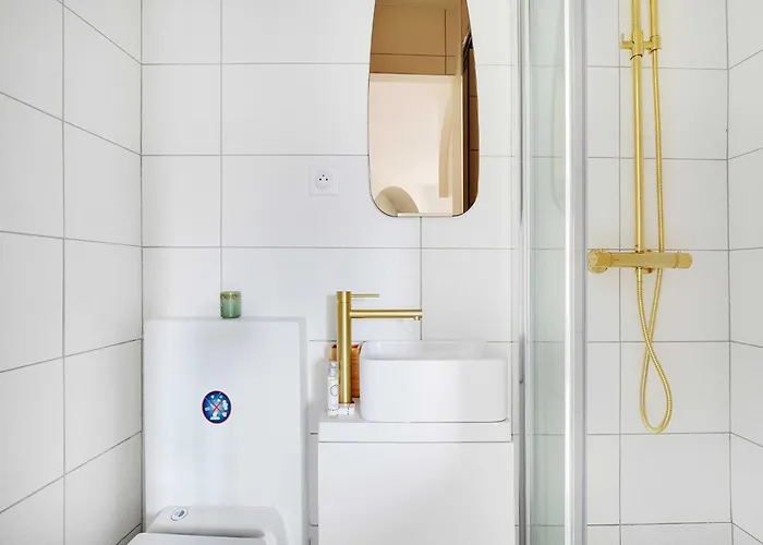 Newly Renovated 2p- Elysee St-honore Apartment