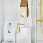 Newly Renovated 2p- Elysee St-honore Apartman
