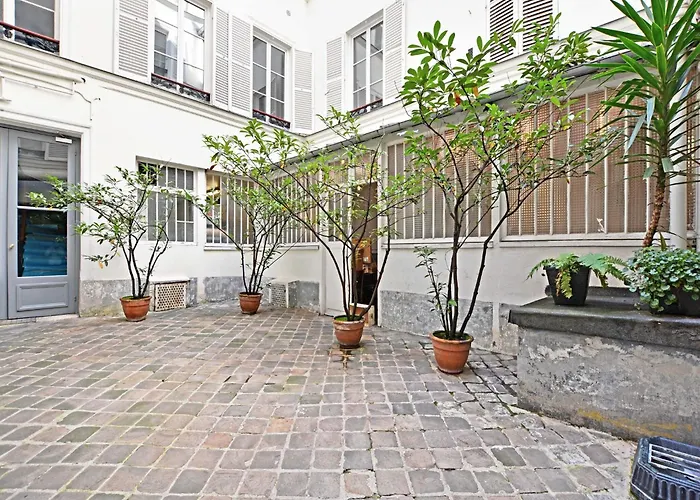 Newly Renovated 2p- Elysee St-honore 아파트 *