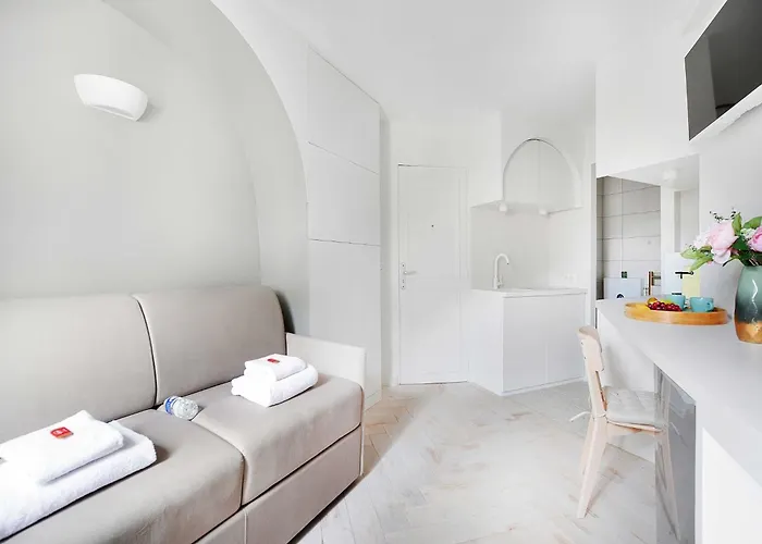 아파트 Newly Renovated 2p- Elysee St-honore 파리